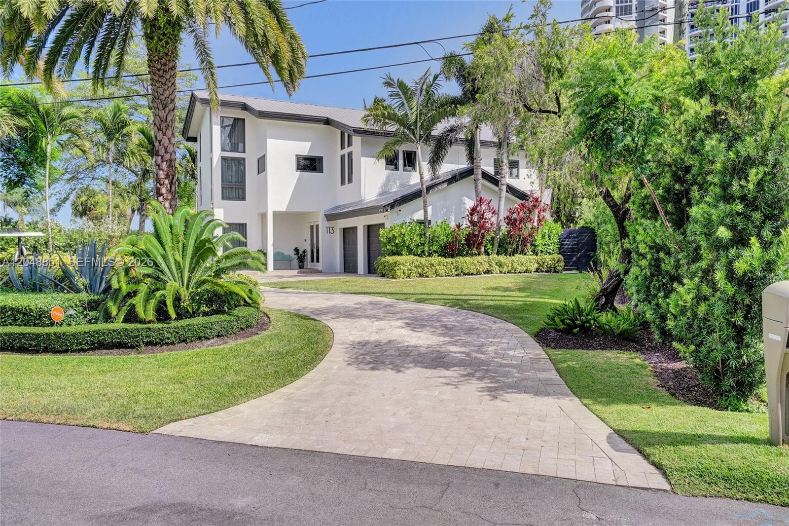 113 Holiday Dr, Hallandale Beach, FL 33009 photo 5