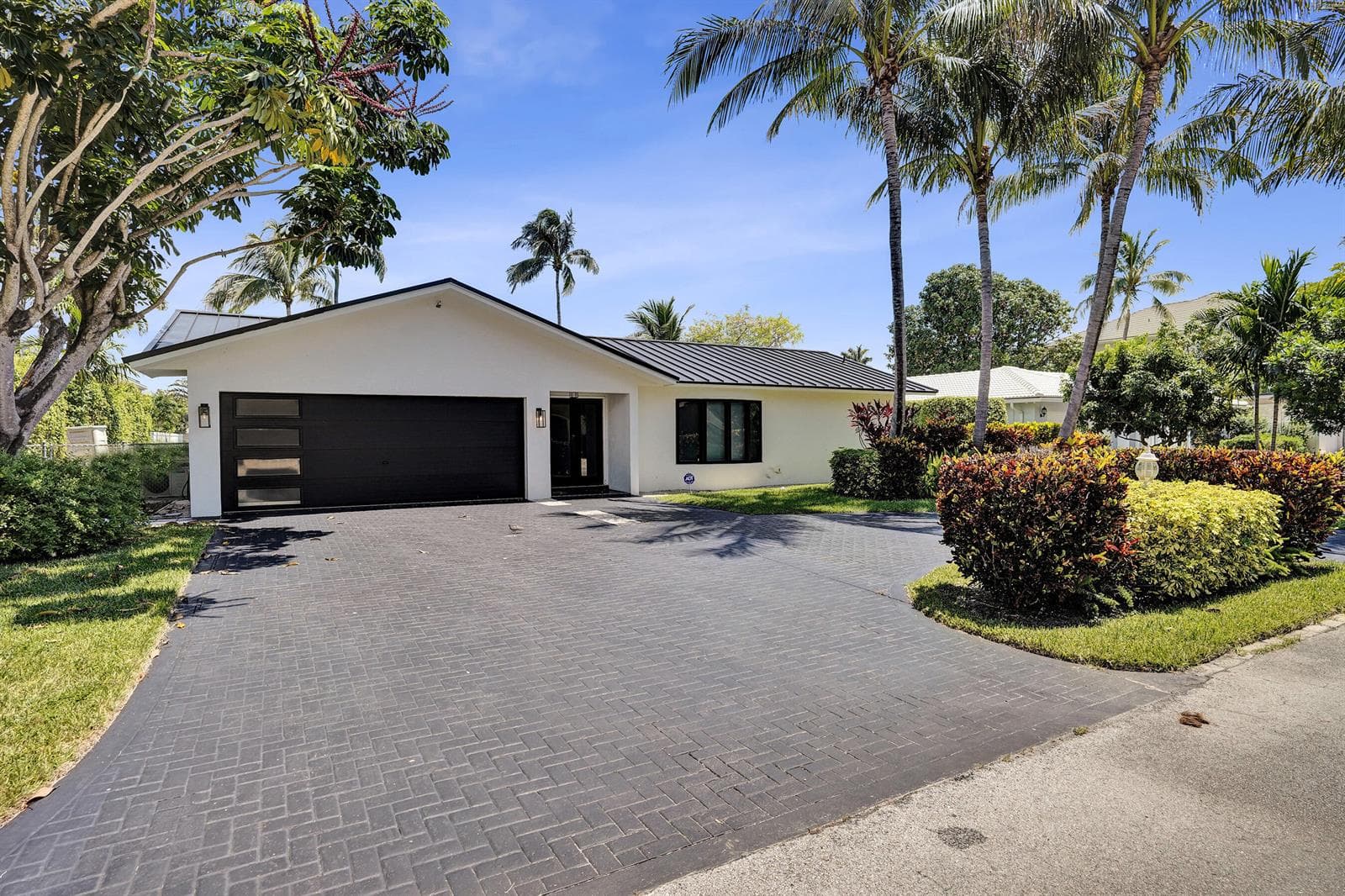 933 Banyan Drive, Delray Beach, FL 33483 photo 2