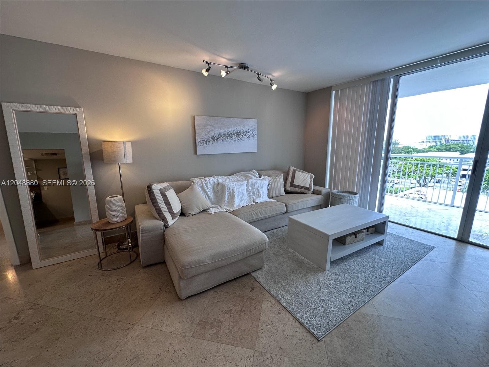 18021 Biscayne Blvd # 702, Aventura, FL 33160