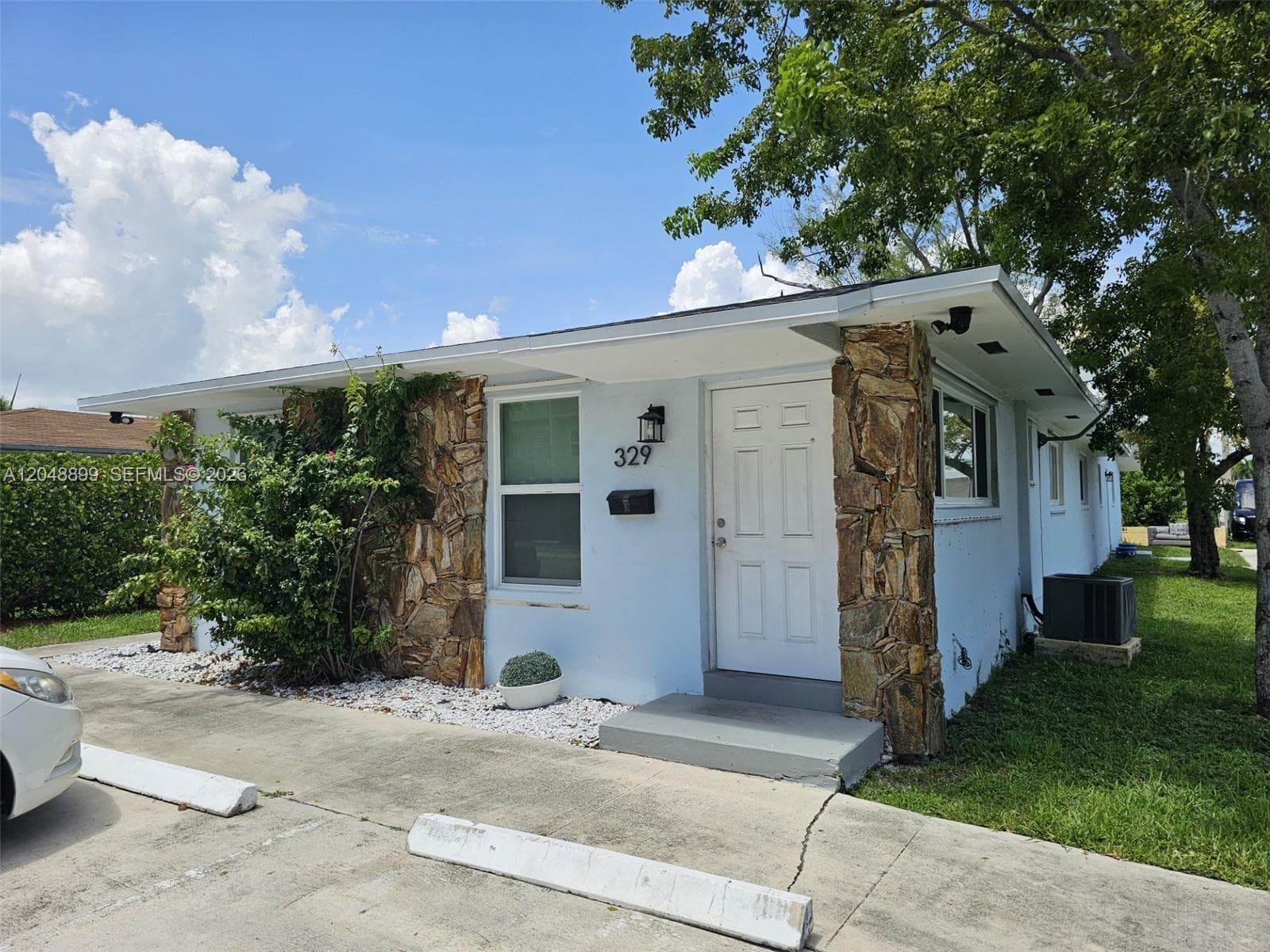 329 SE 2nd St, Hallandale Beach, FL 33009 photo 3