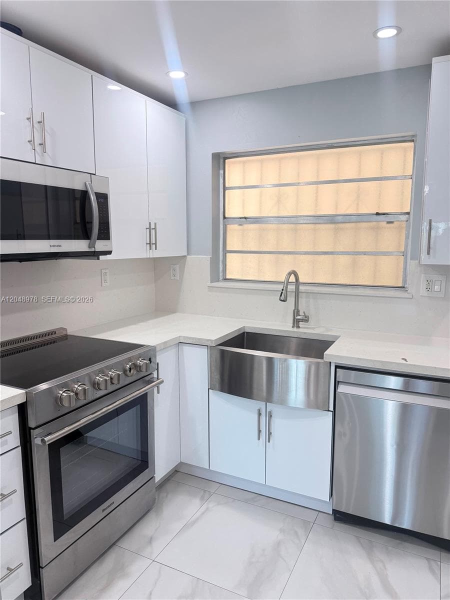 453 SW 2nd St # 306C, Miami, FL 33130