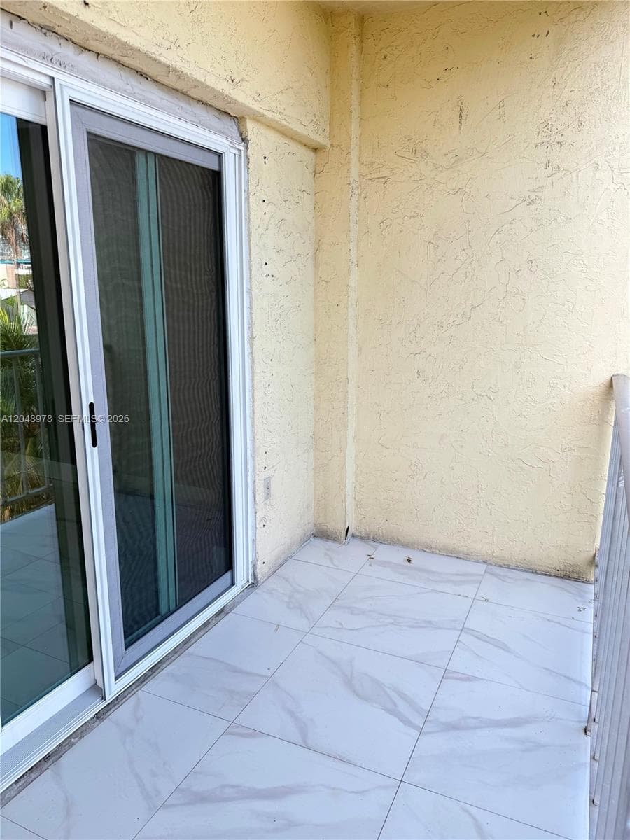 453 SW 2nd St # 306C, Miami, FL 33130 photo 4
