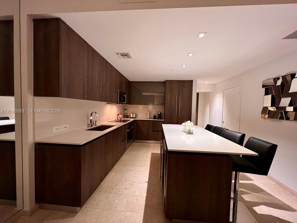 88 SW 7th St # 808, Miami, FL 33130 photo 2