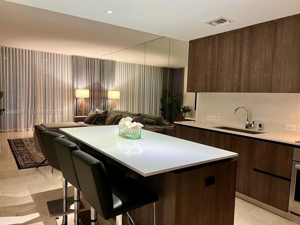 88 SW 7th St # 808, Miami, FL 33130
