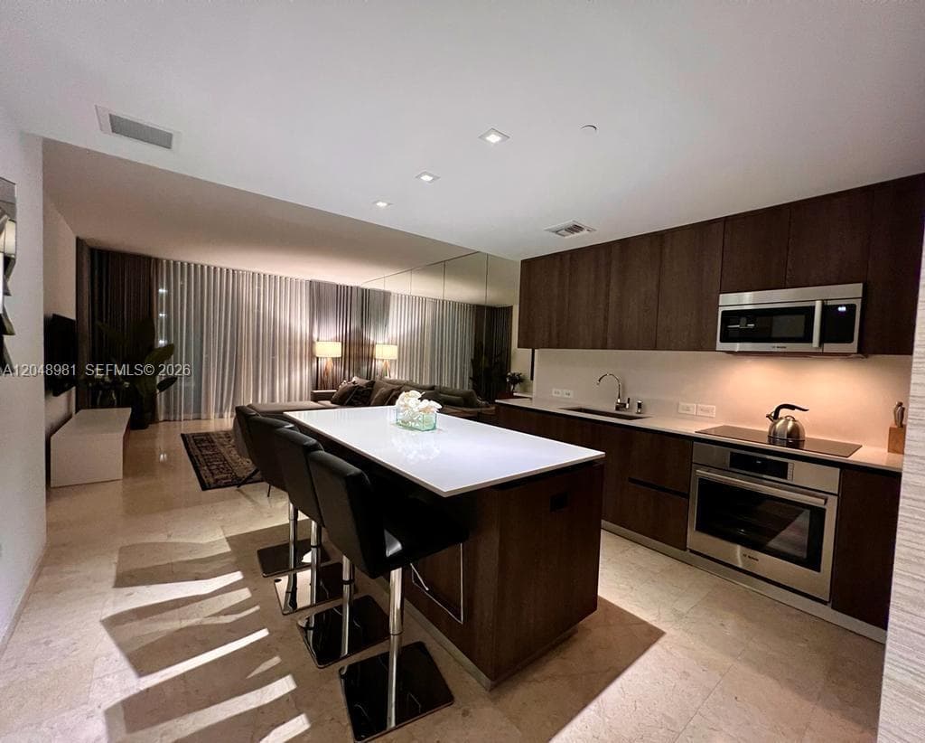 88 SW 7th St # 808, Miami, FL 33130 photo 5