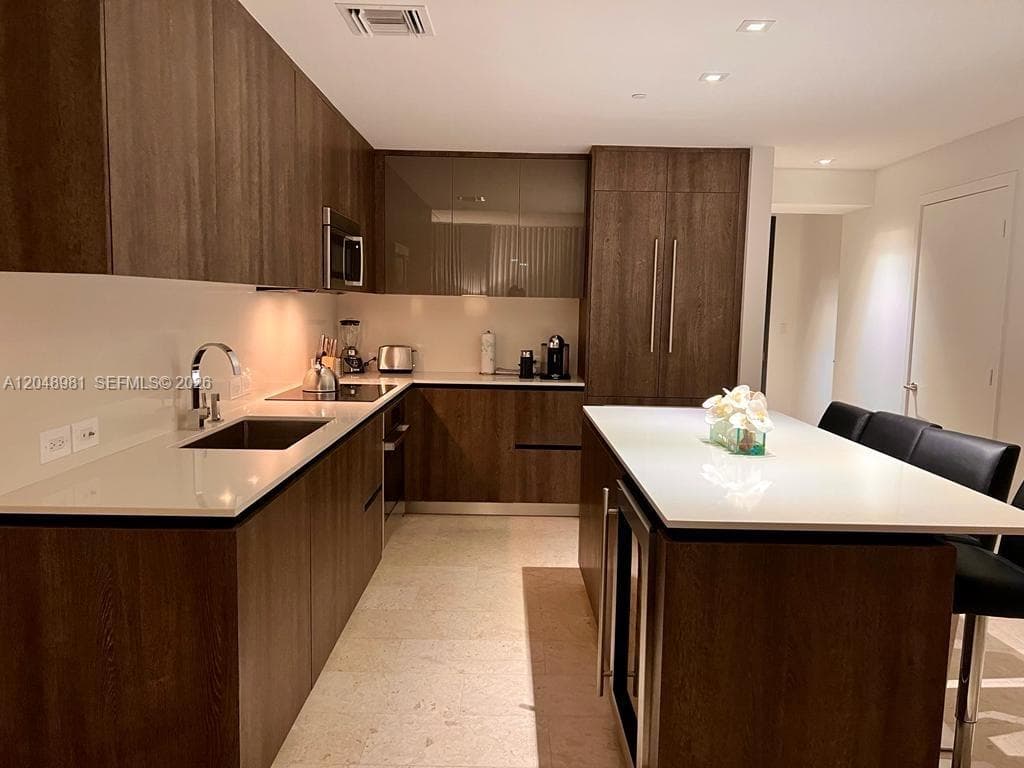 88 SW 7th St # 808, Miami, FL 33130 photo 4