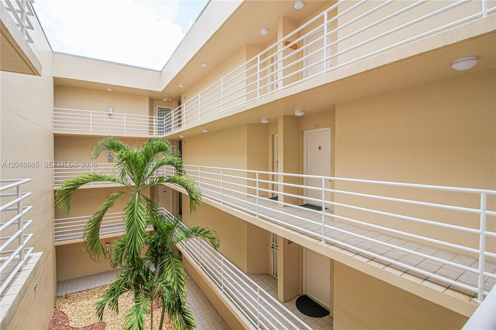 8050 NW 8th St # 1306, Miami, FL 33126 photo 4