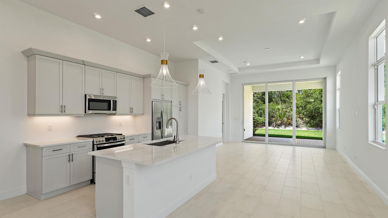 204 SE Via Sangro, Port St. Lucie, FL 34952 photo 4