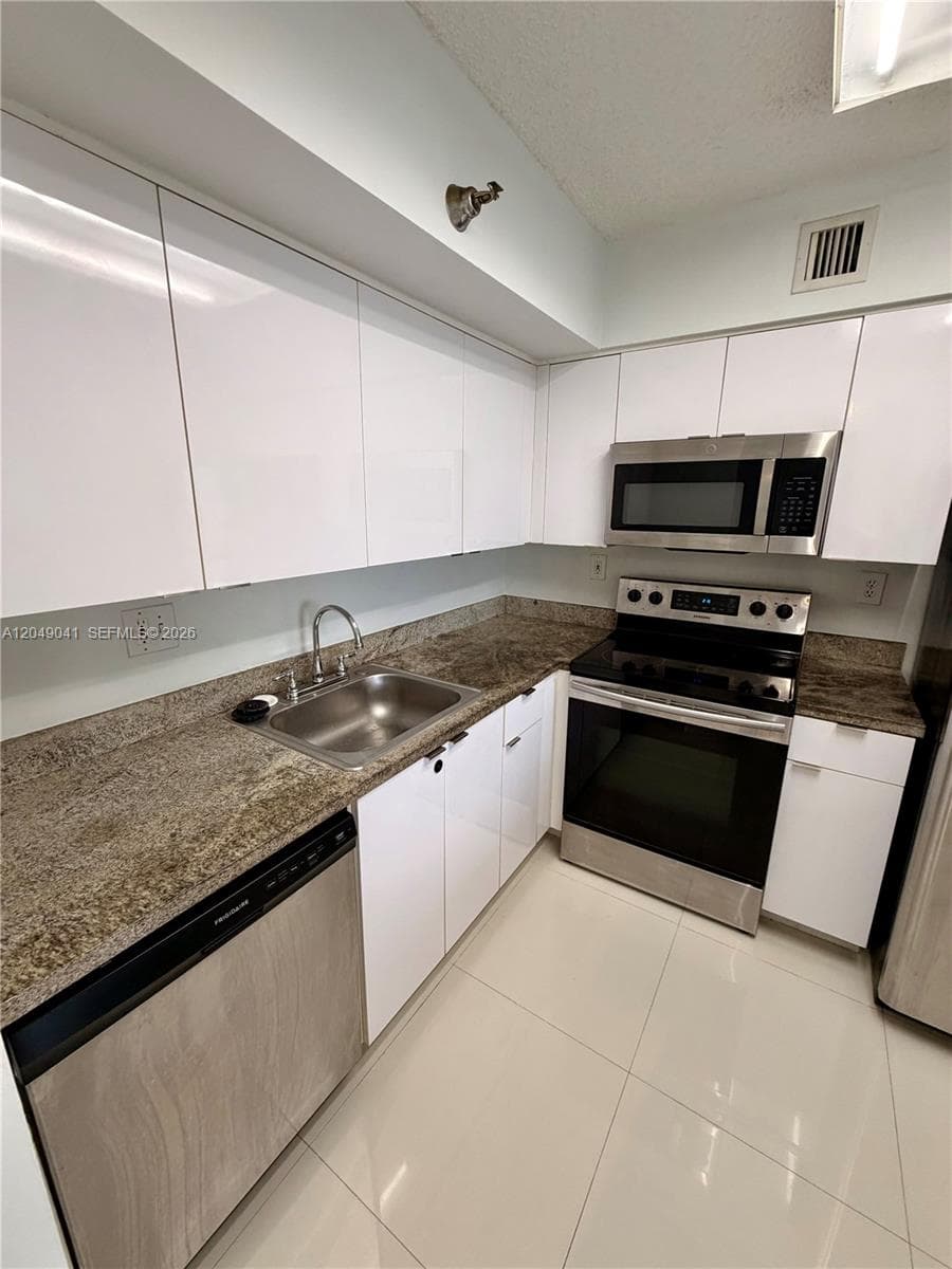 3300 NE 191st St # 404, Aventura, FL 33180
