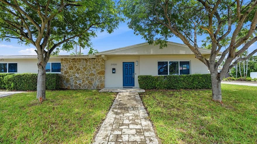 21020 Highland Lakes Boulevard, Miami, FL 33179 photo 3