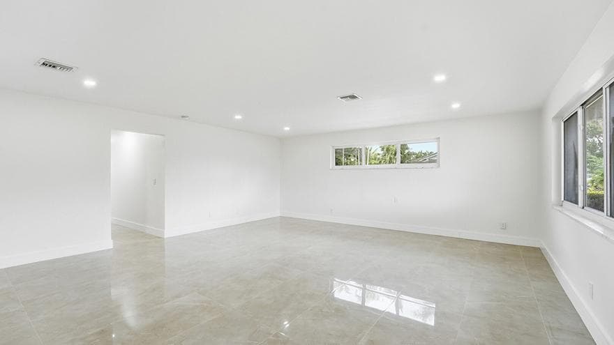 21020 Highland Lakes Boulevard, Miami, FL 33179 photo 5
