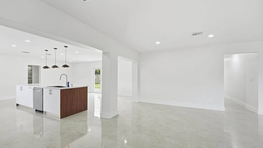 21020 Highland Lakes Boulevard, Miami, FL 33179 photo 4