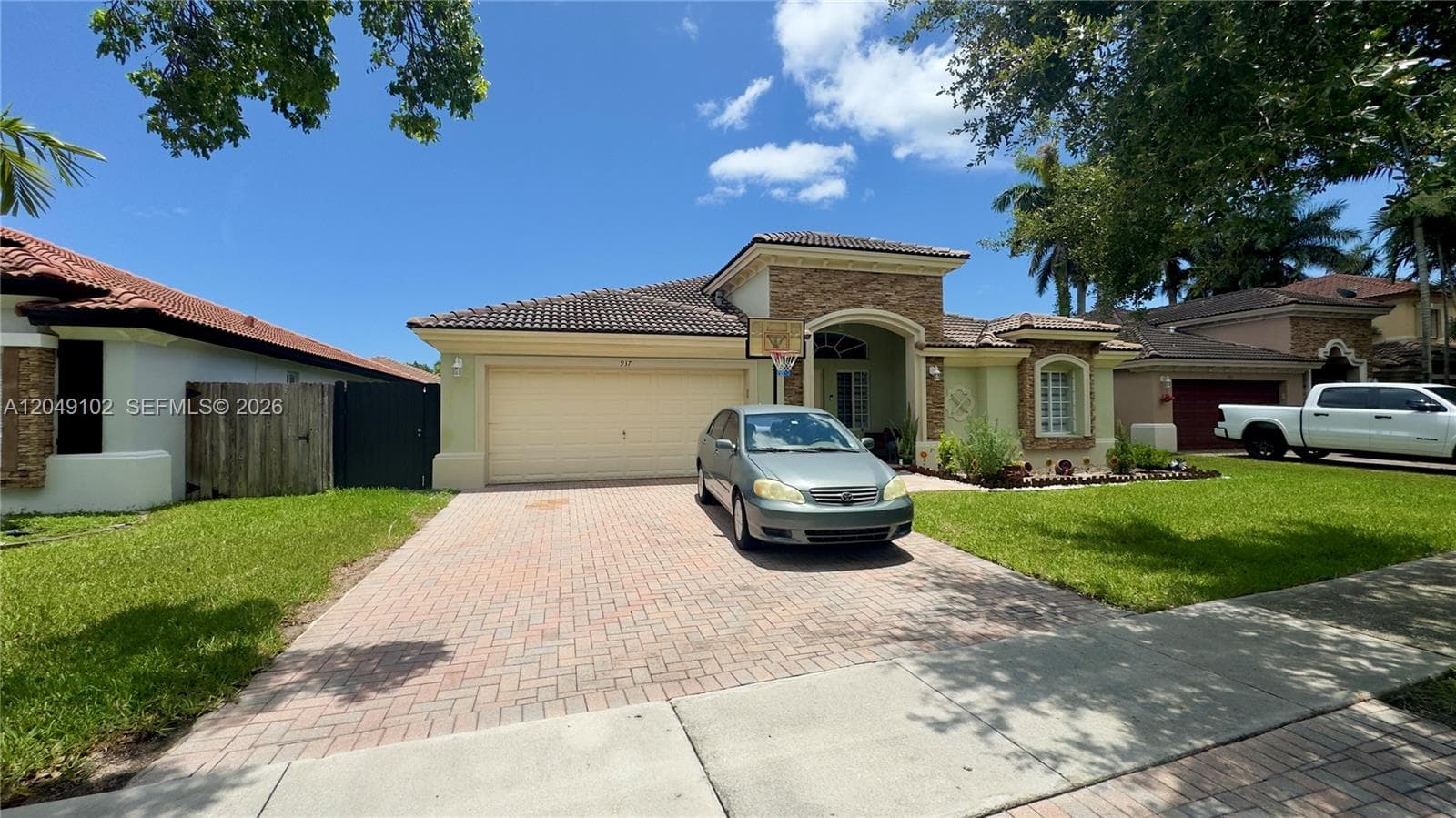 937 NE 35th Ave, Homestead, FL 33033 photo 2