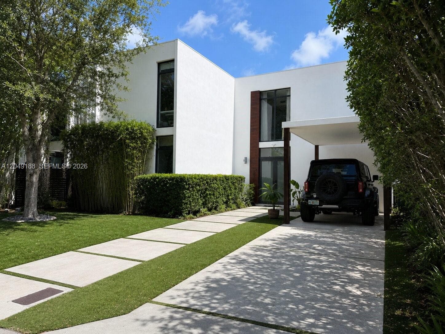 8631 Arboretum Ln, Miami, FL 33138 photo 2