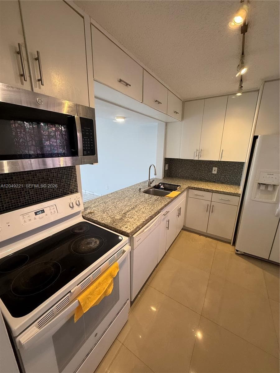 8625 NW 8th St # 420, Miami, FL 33126 photo 5