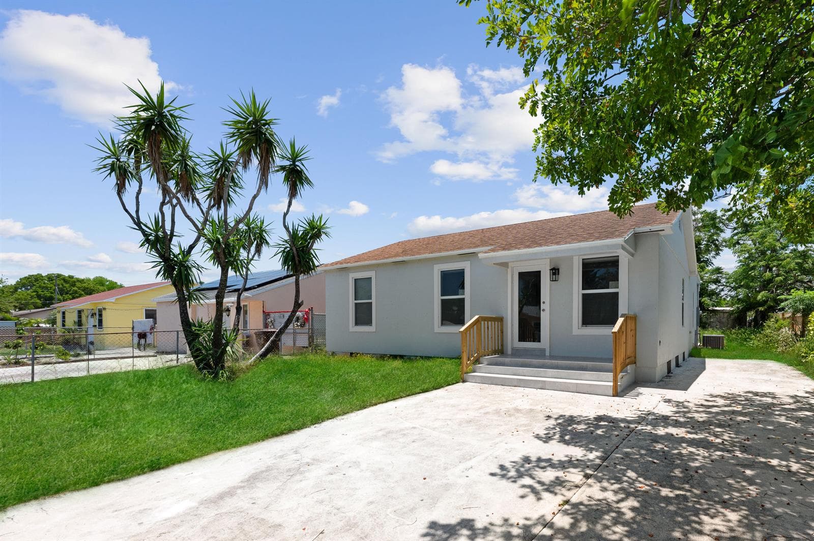 720 Mcintosh Street, West Palm Beach, FL 33405 photo 2