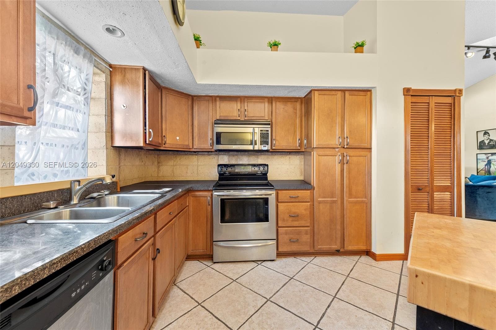 8220 Waterford Ln, Tamarac, FL 33321 photo 5