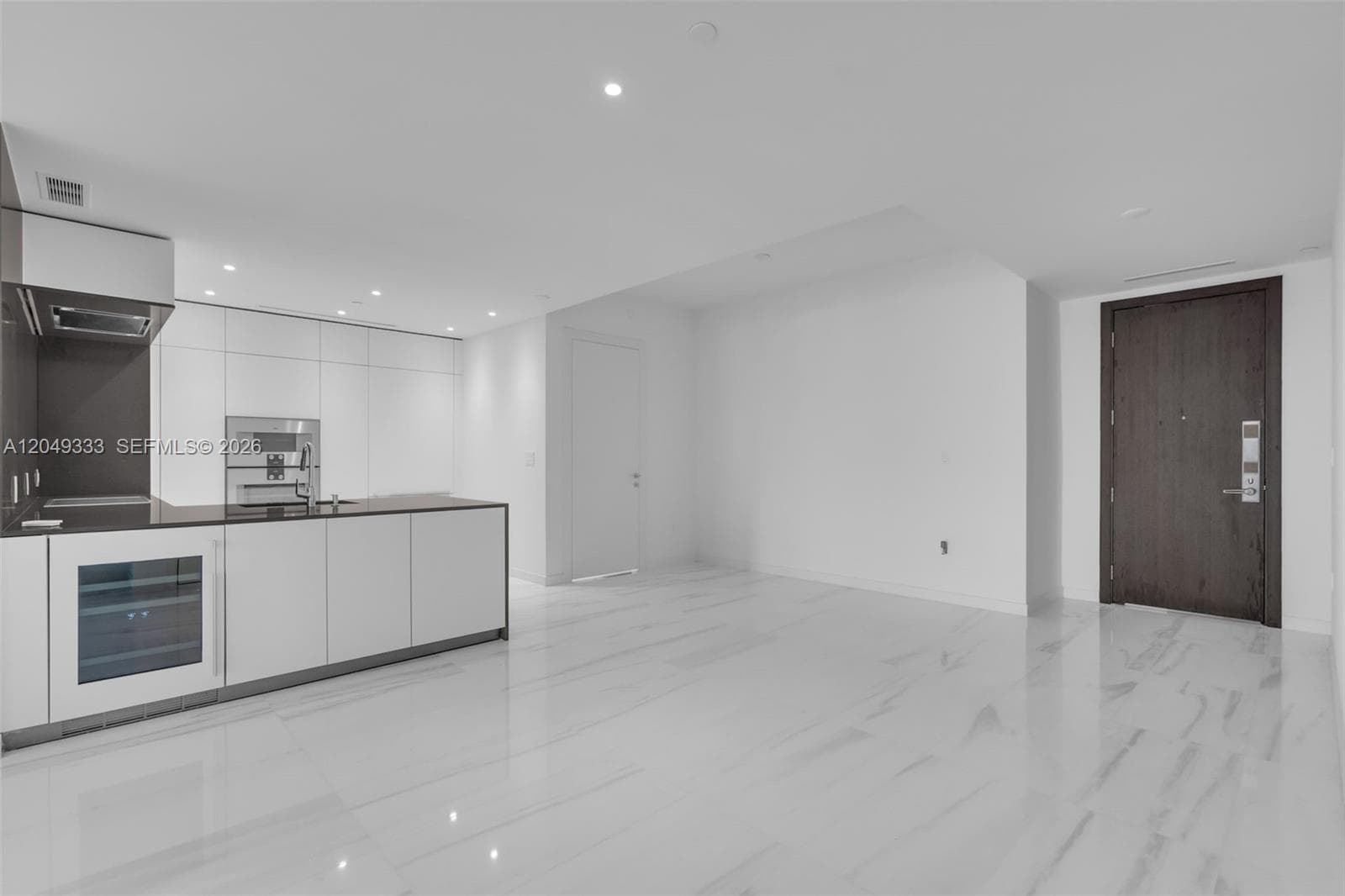 300 Biscayne Boulevard Way # 3009W, Miami, FL 33131 photo 2