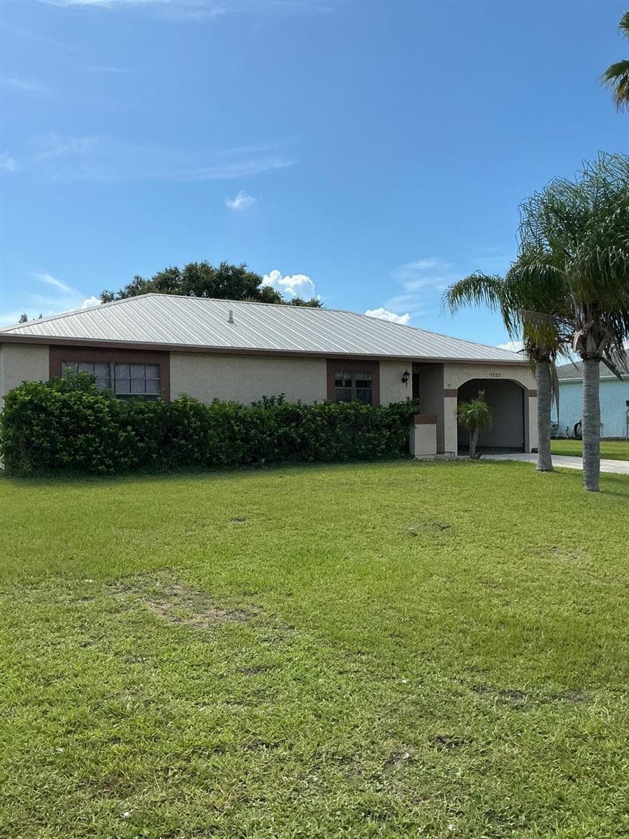1537 SE Arenson Lane, Port St. Lucie, FL 34952