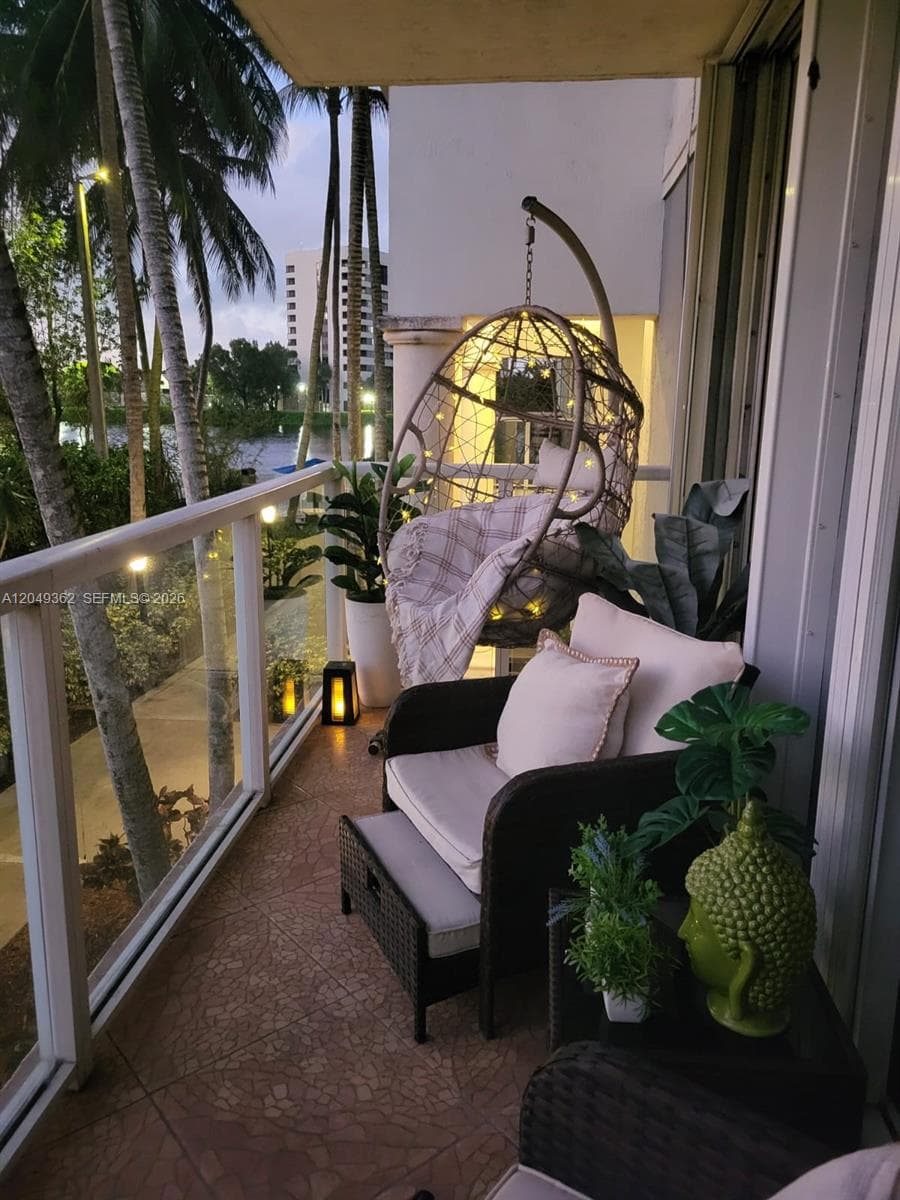 5099 NW 7th St # 205, Miami, FL 33126
