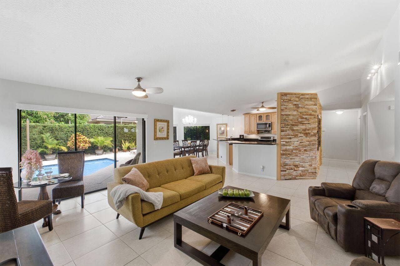 2719 Oak Tree Lane, Oakland Park, FL 33309 photo 4