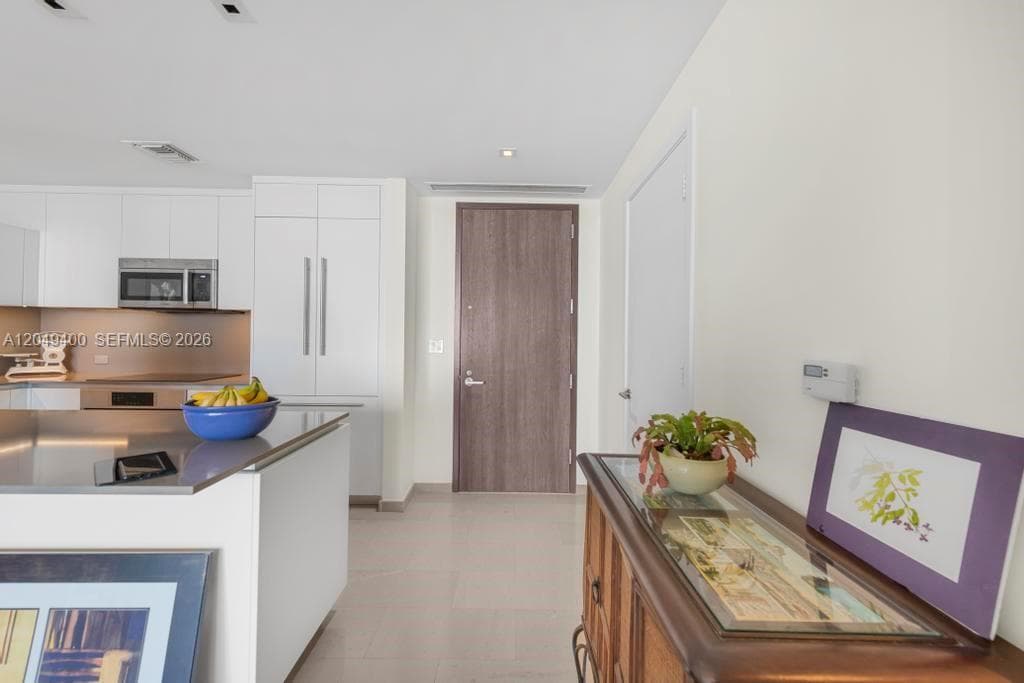 68 SE 6th St # 1710, Miami, FL 33131 photo 4