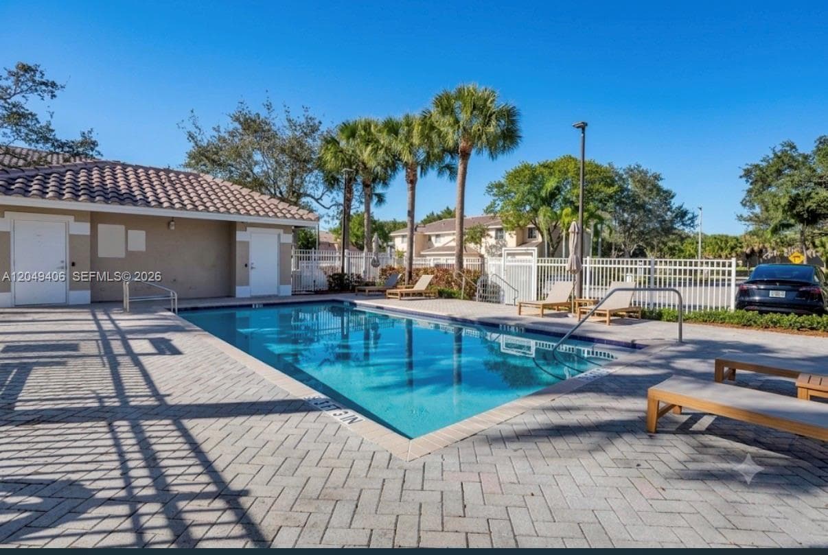 4070 NW 92nd Ave, Sunrise, FL 33351 photo 2