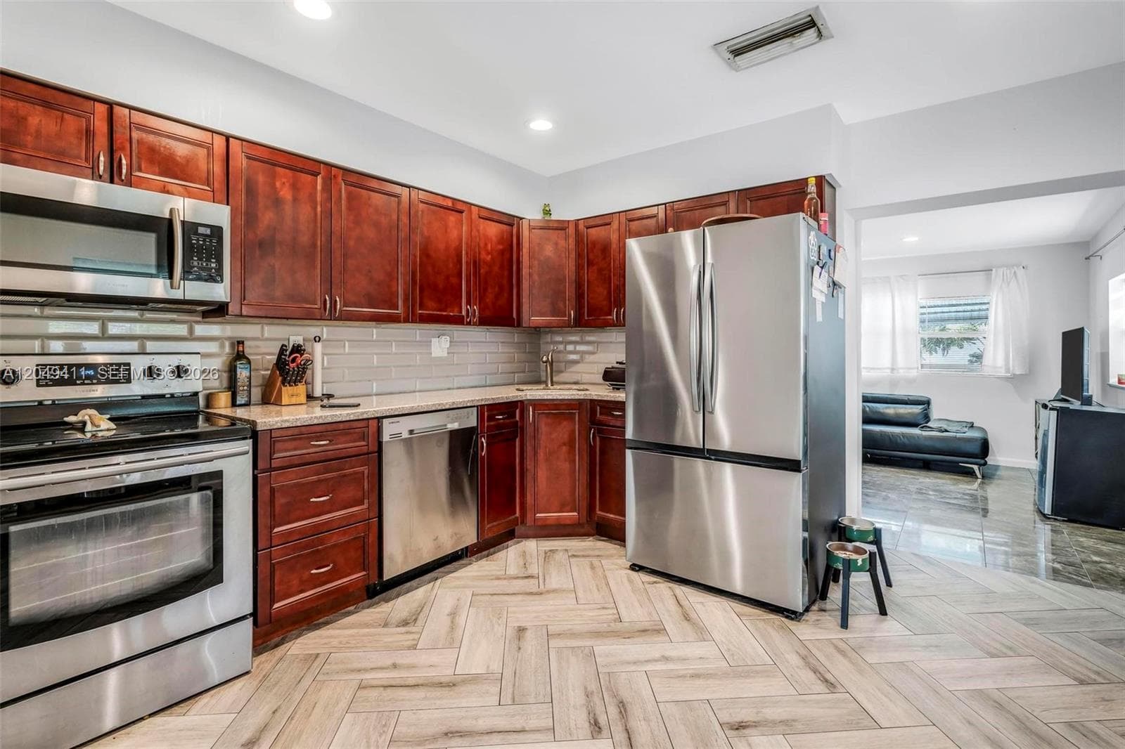7211 NW 76th St, Tamarac, FL 33321 photo 2