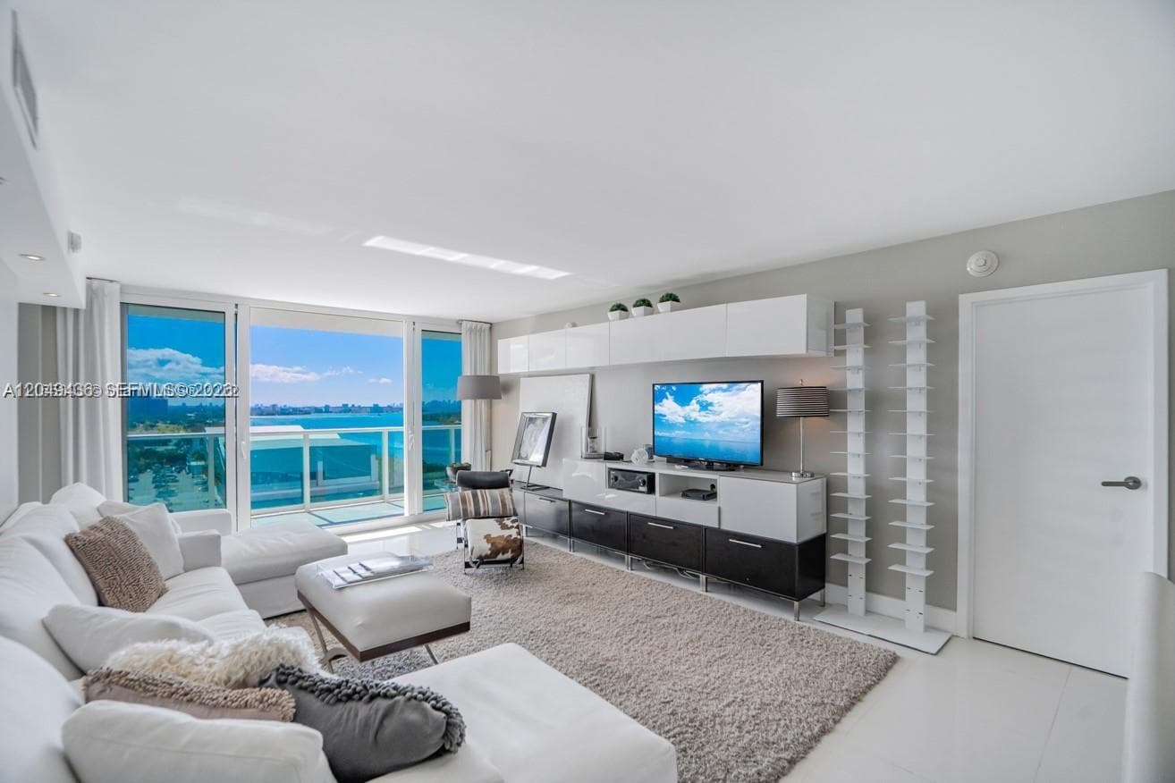 100 Bayview Dr # 1622, Sunny Isles Beach, FL 33160 photo 2