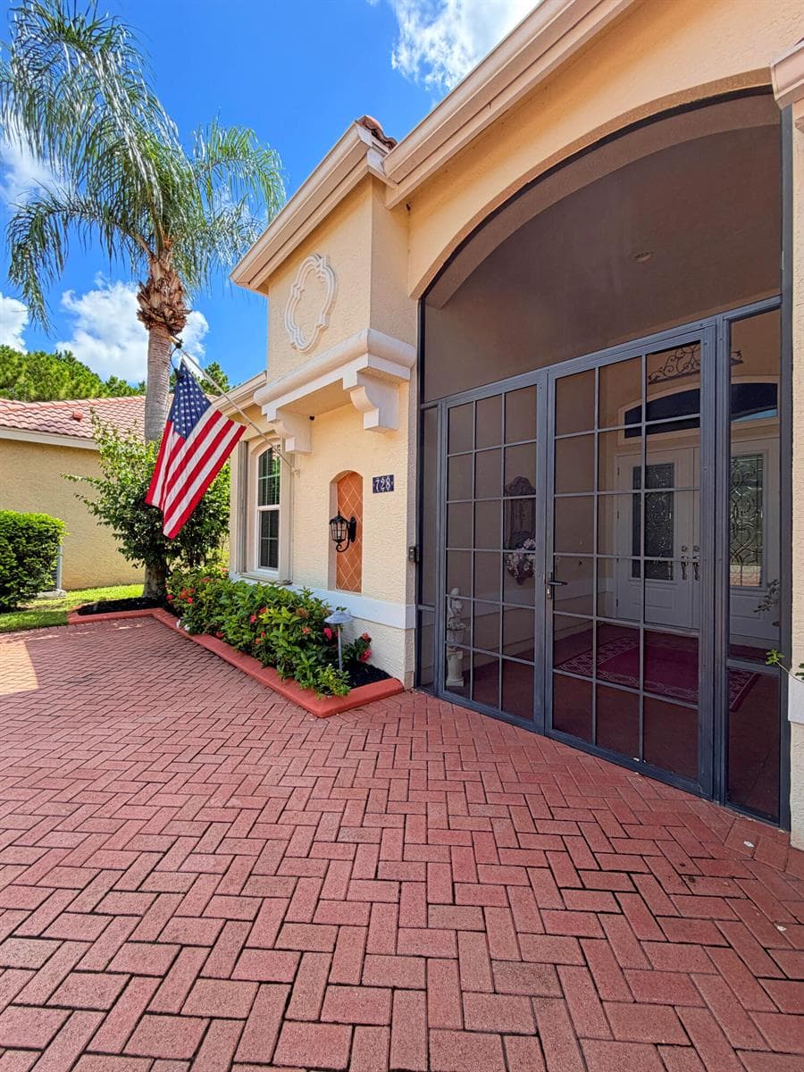 728 SW Lake Charles Circle, Port St. Lucie, FL 34986 photo 5