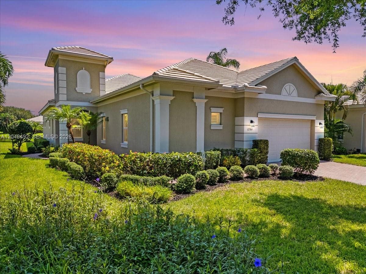 1254 River Reach Dr, Vero Beach, FL 32967 photo 2