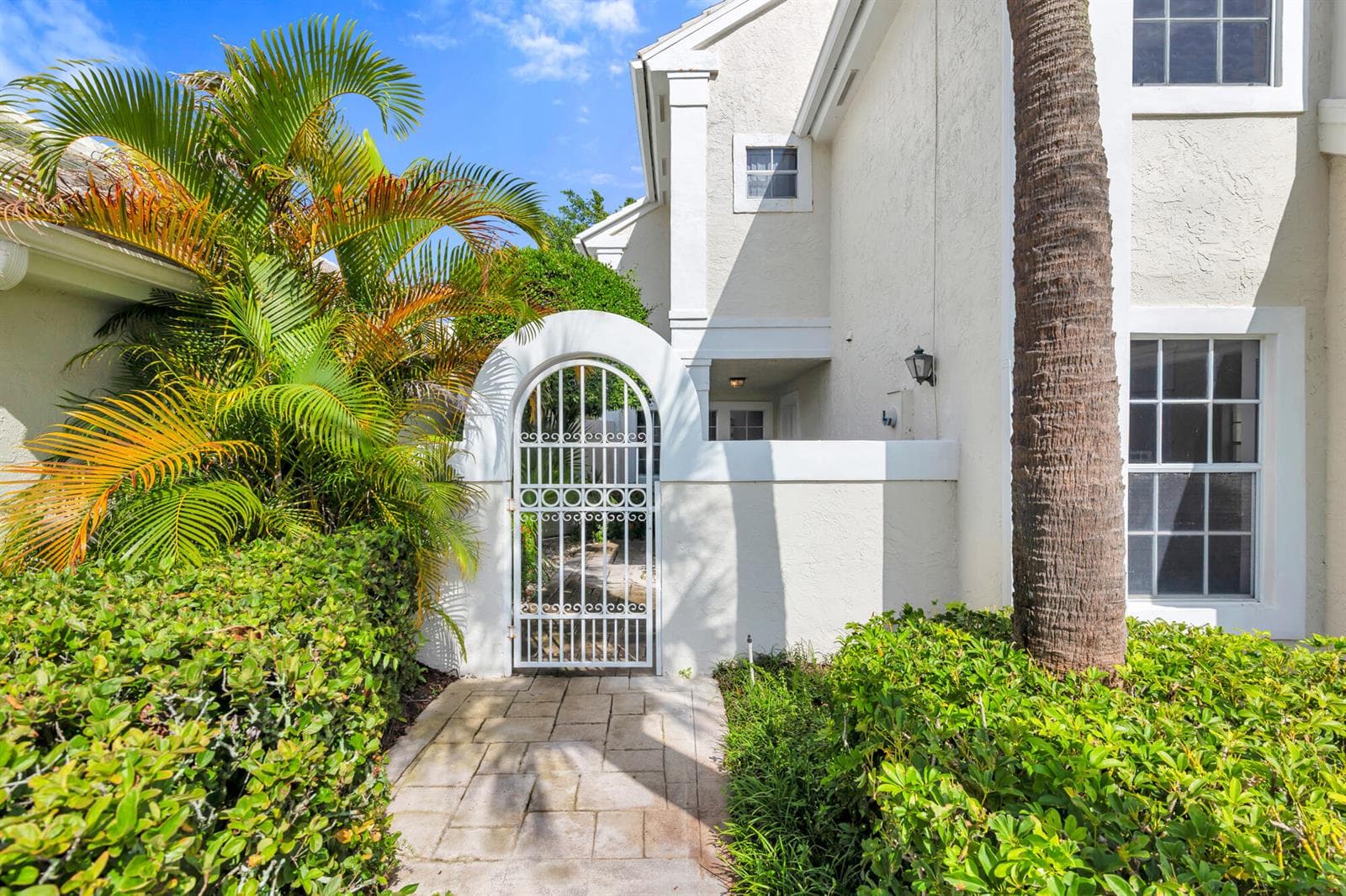 22 Selby Lane, Palm Beach Gardens, FL 33418 photo 2