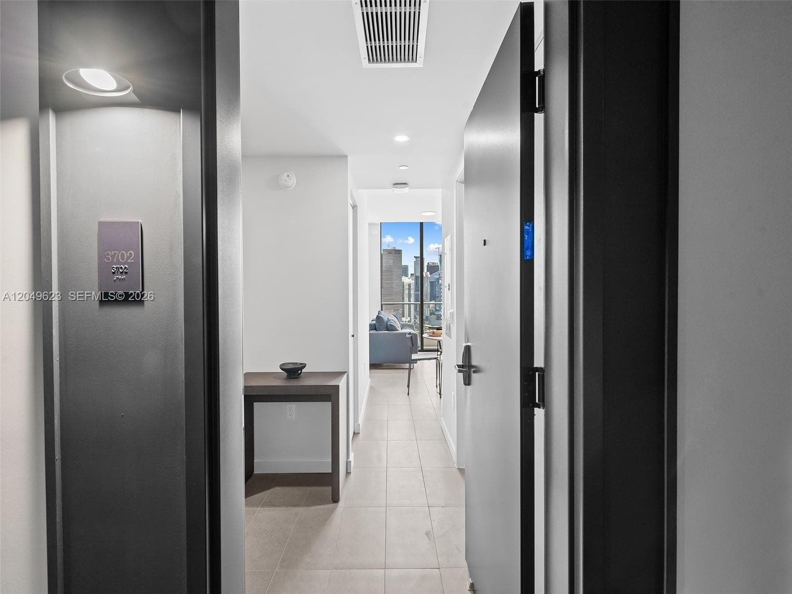 121 NE 5th St # 3703, Miami, FL 33132 photo 3