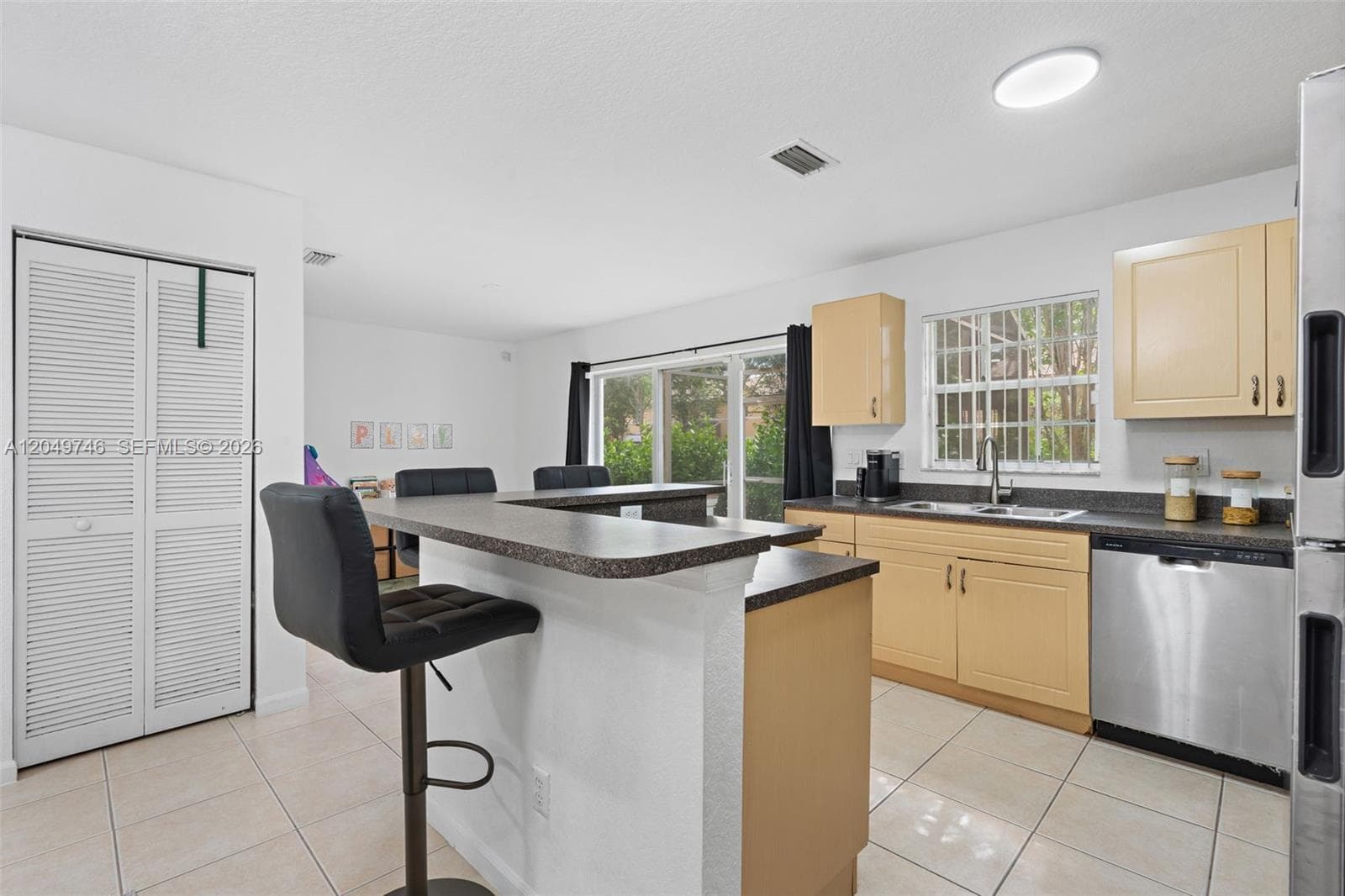 2303 SW 87th Ter, Miramar, FL 33025 photo 4
