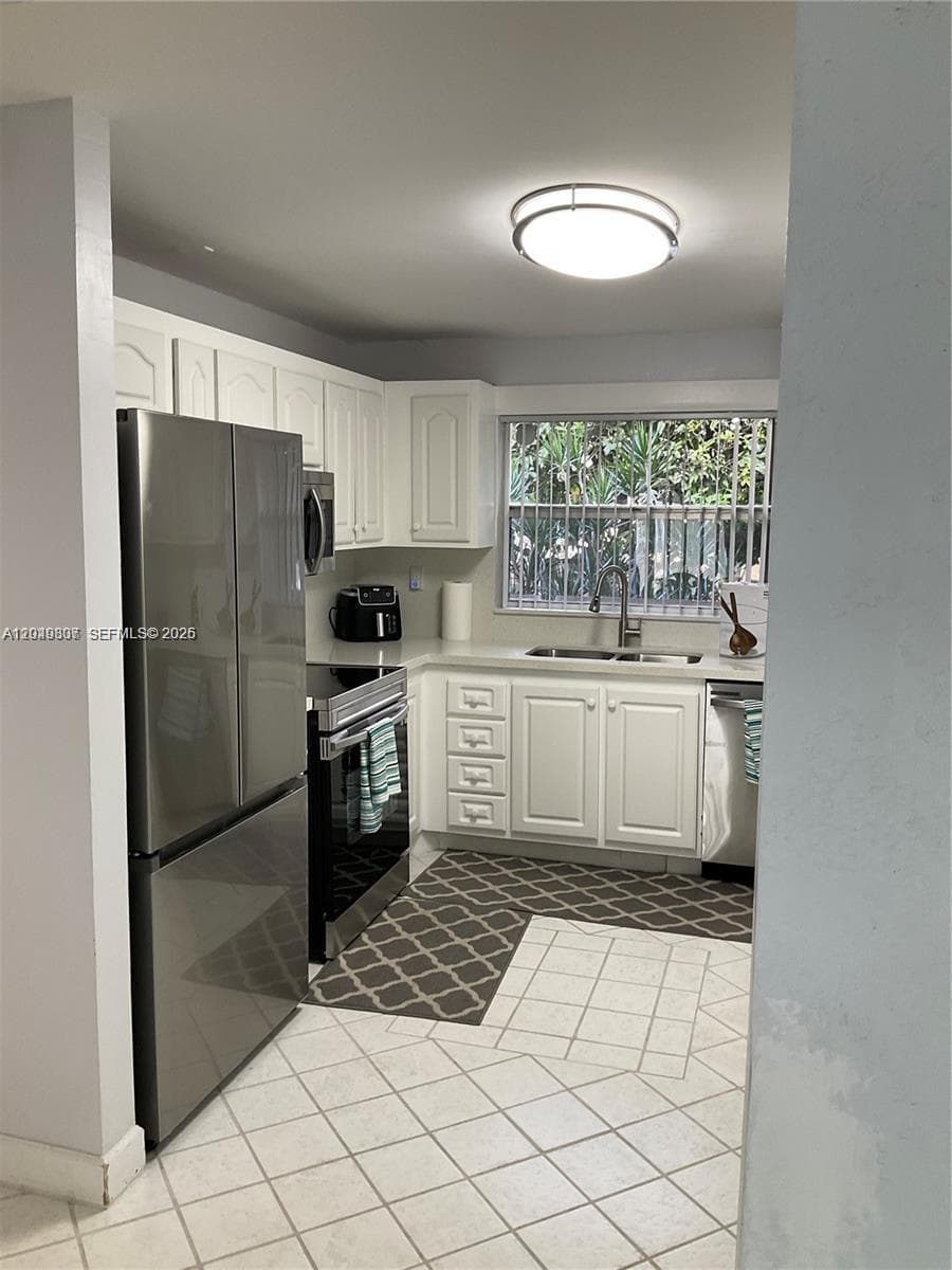 9201 Sunrise Lakes Blvd # 205, Sunrise, FL 33322 photo 4