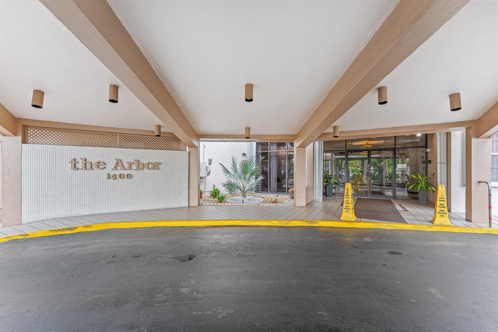 1400 Saint Charles Place # 616, Pembroke Pines, FL 33026