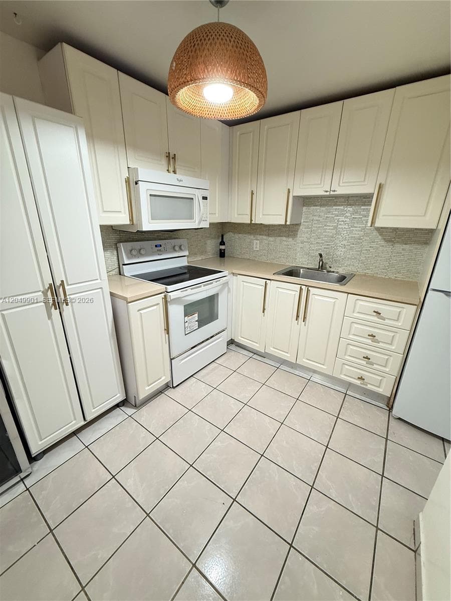 2025 NE 164th St # 318, North Miami Beach, FL 33162 photo 2