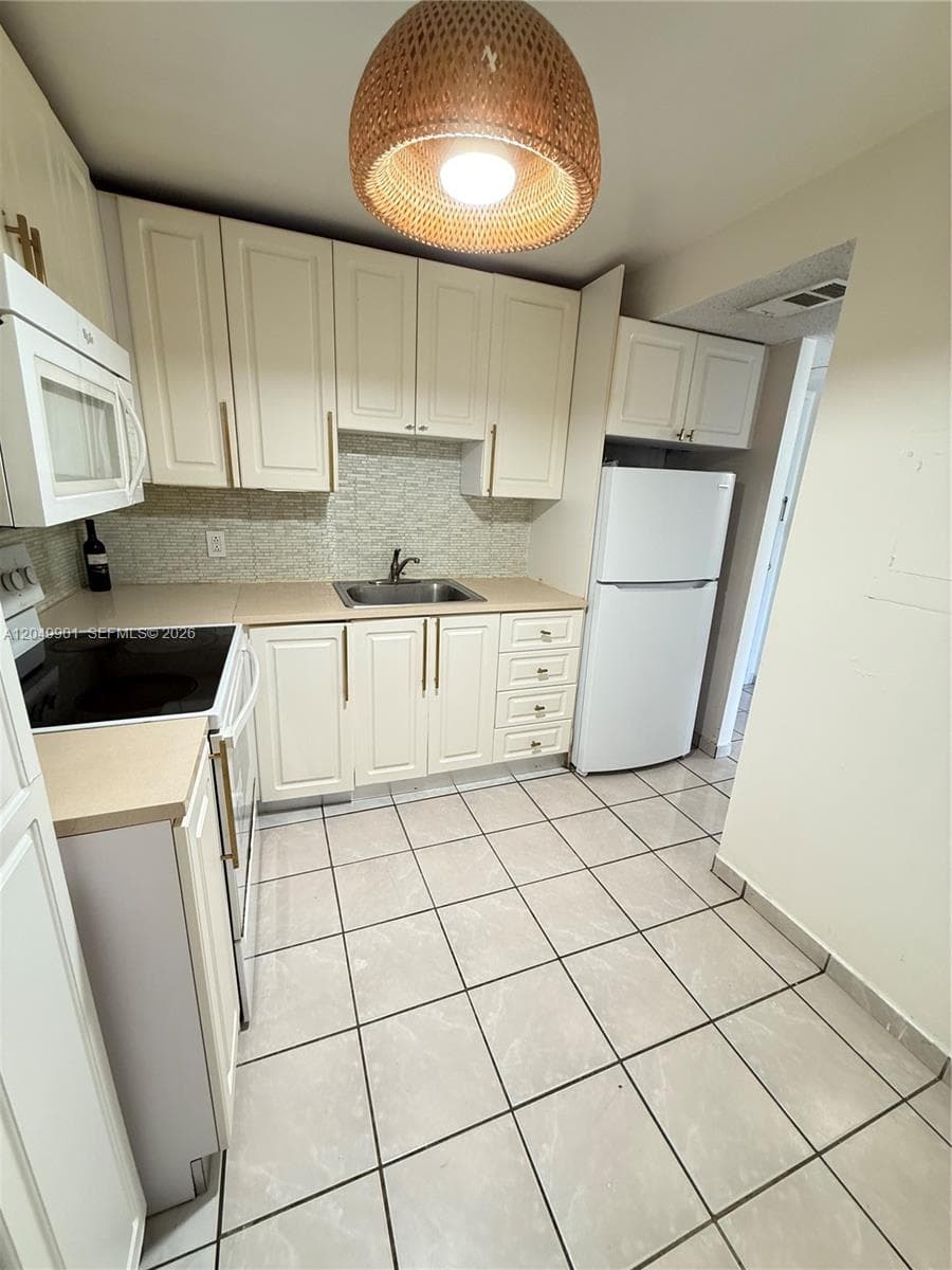 2025 NE 164th St # 318, North Miami Beach, FL 33162 photo 3