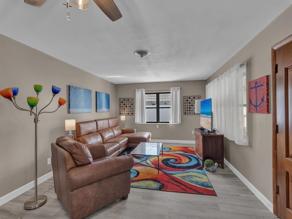 476 19th Place, Vero Beach, FL 32960 photo 2