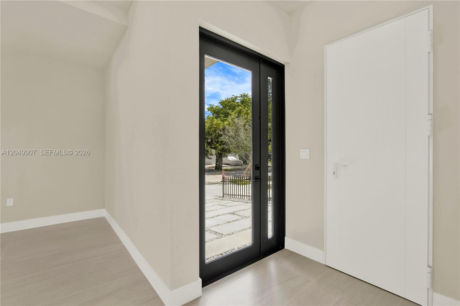 3437 SW 29th St # 3437, Miami, FL 33133 photo 4