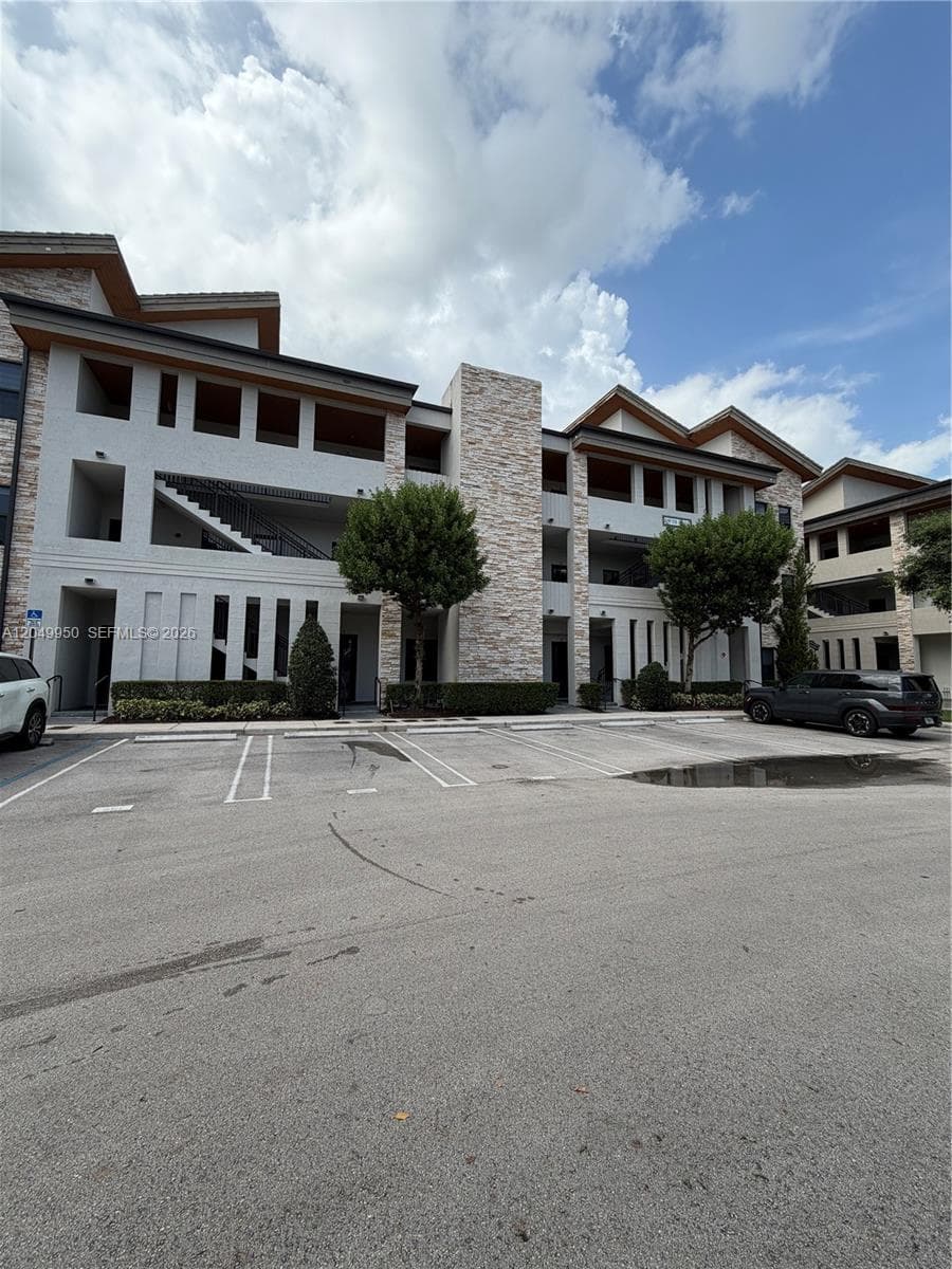 8195 NW 104th Ave # 22, Doral, FL 33178 photo 2
