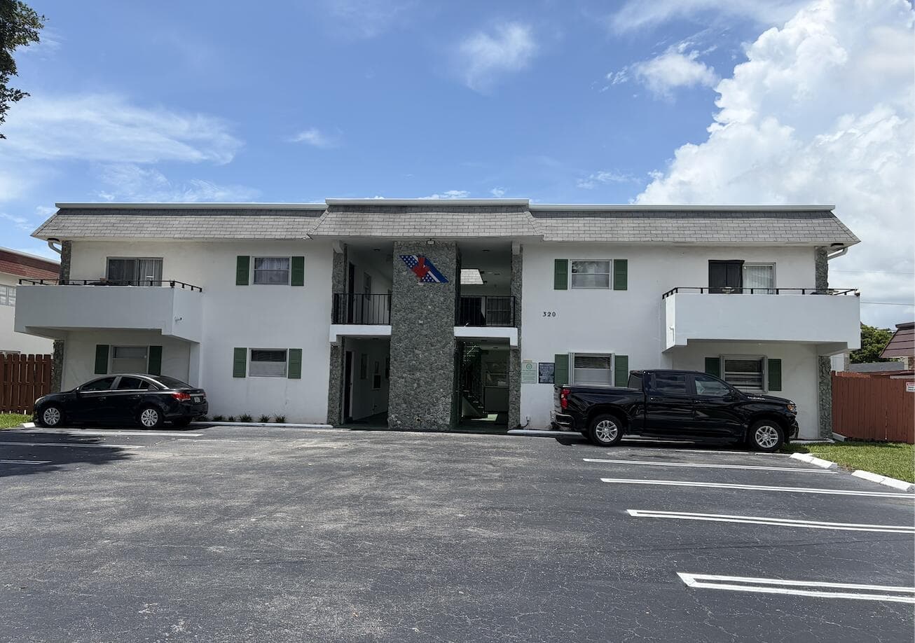 320 SW 1st Street # D-4, Pompano Beach, FL 33060 photo 2