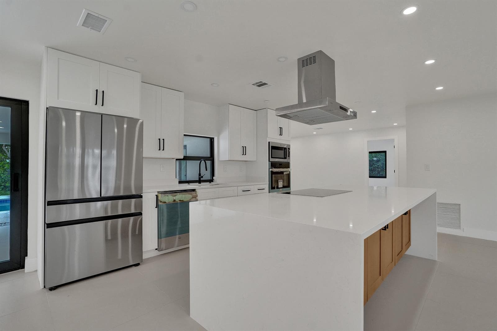 5561 NE 26th Avenue, Fort Lauderdale, FL 33308 photo 4