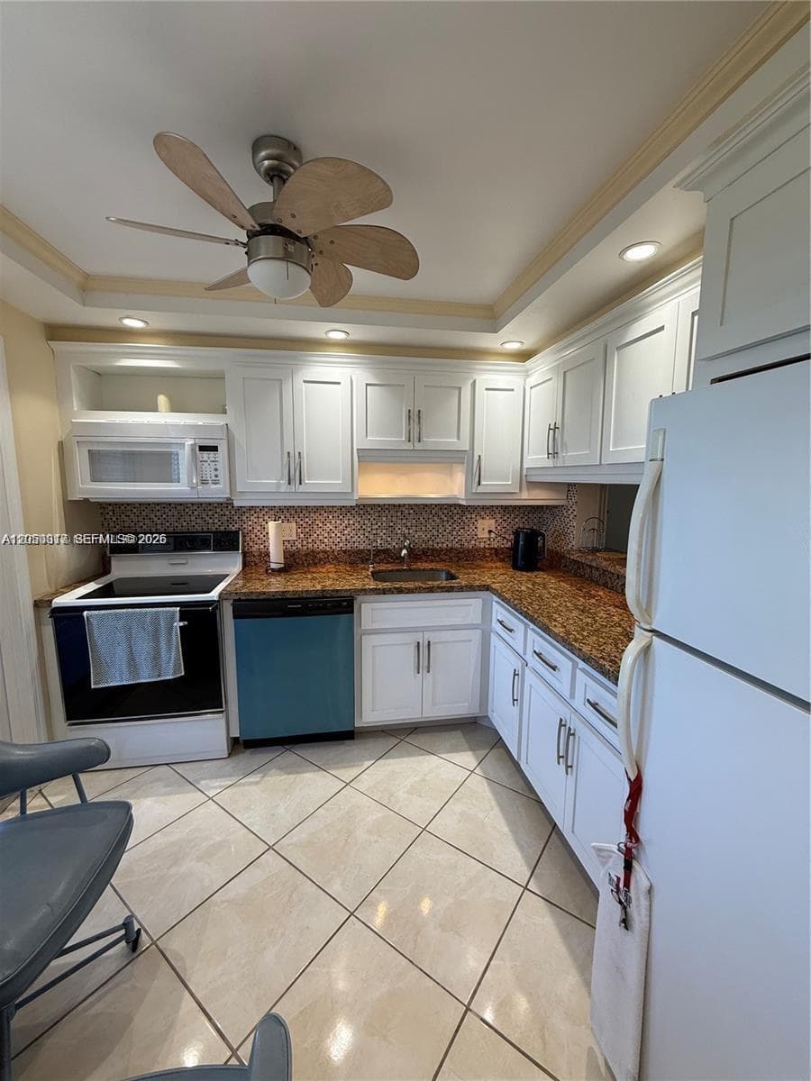 4800 Hillcrest Ln # 511, Hollywood, FL 33021 photo 3