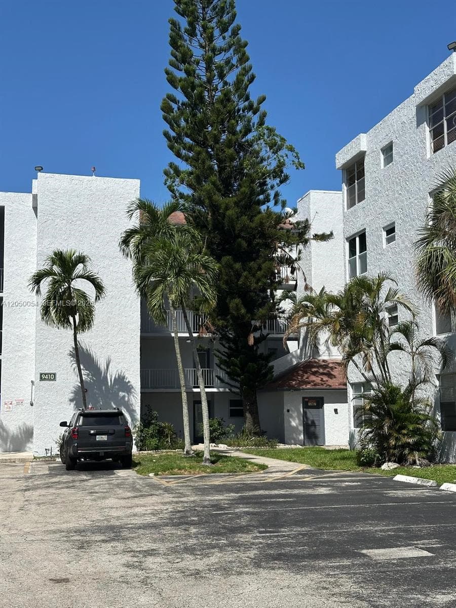 9410 Live Oak Pl # 305, Davie, FL 33324 photo 2