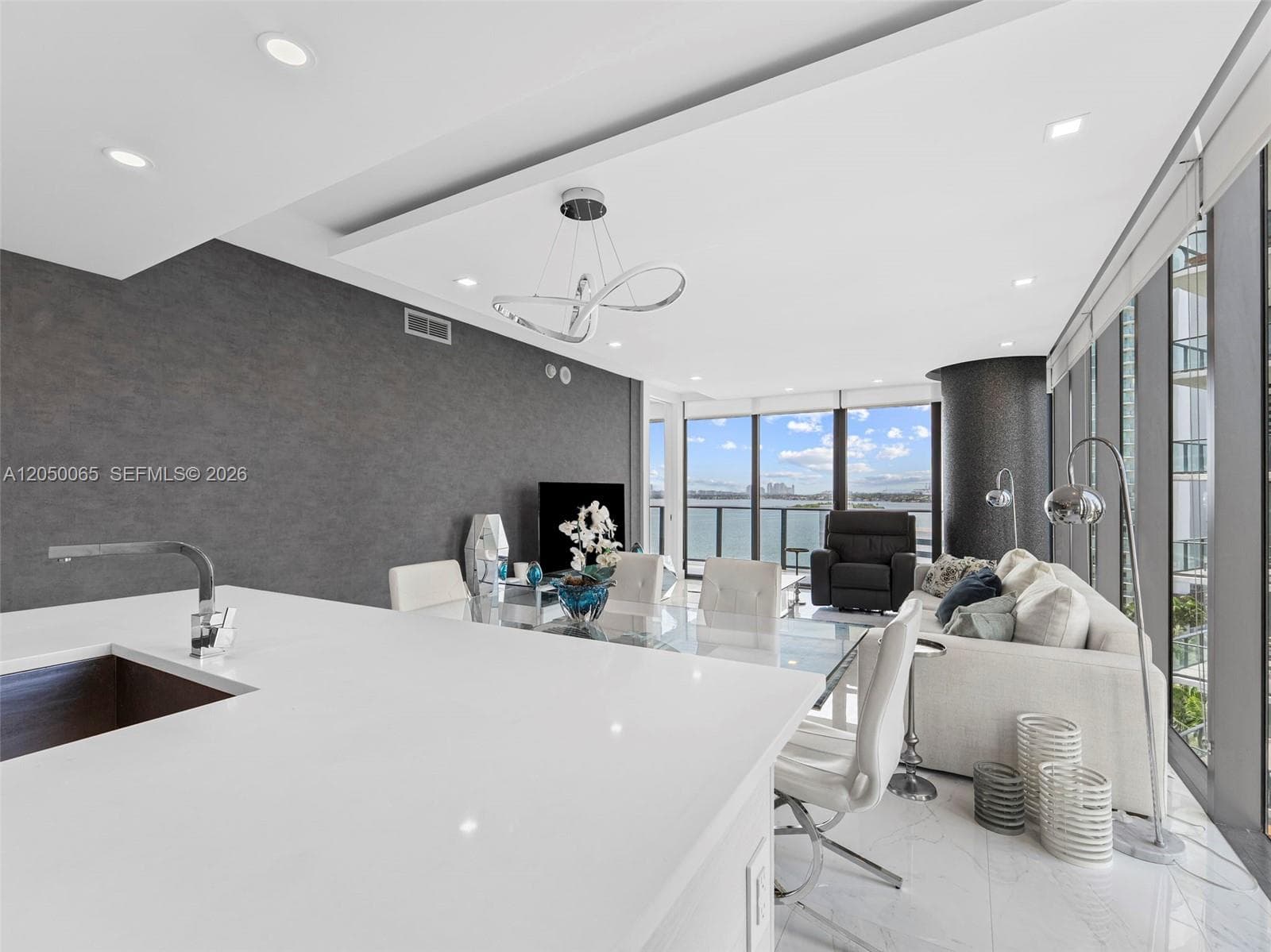 650 NE 32nd St # 1201, Miami, FL 33137 photo 2