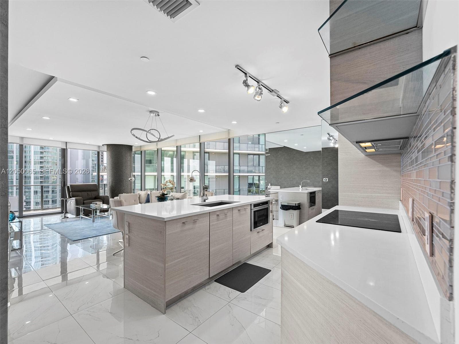 650 NE 32nd St # 1201, Miami, FL 33137 photo 3