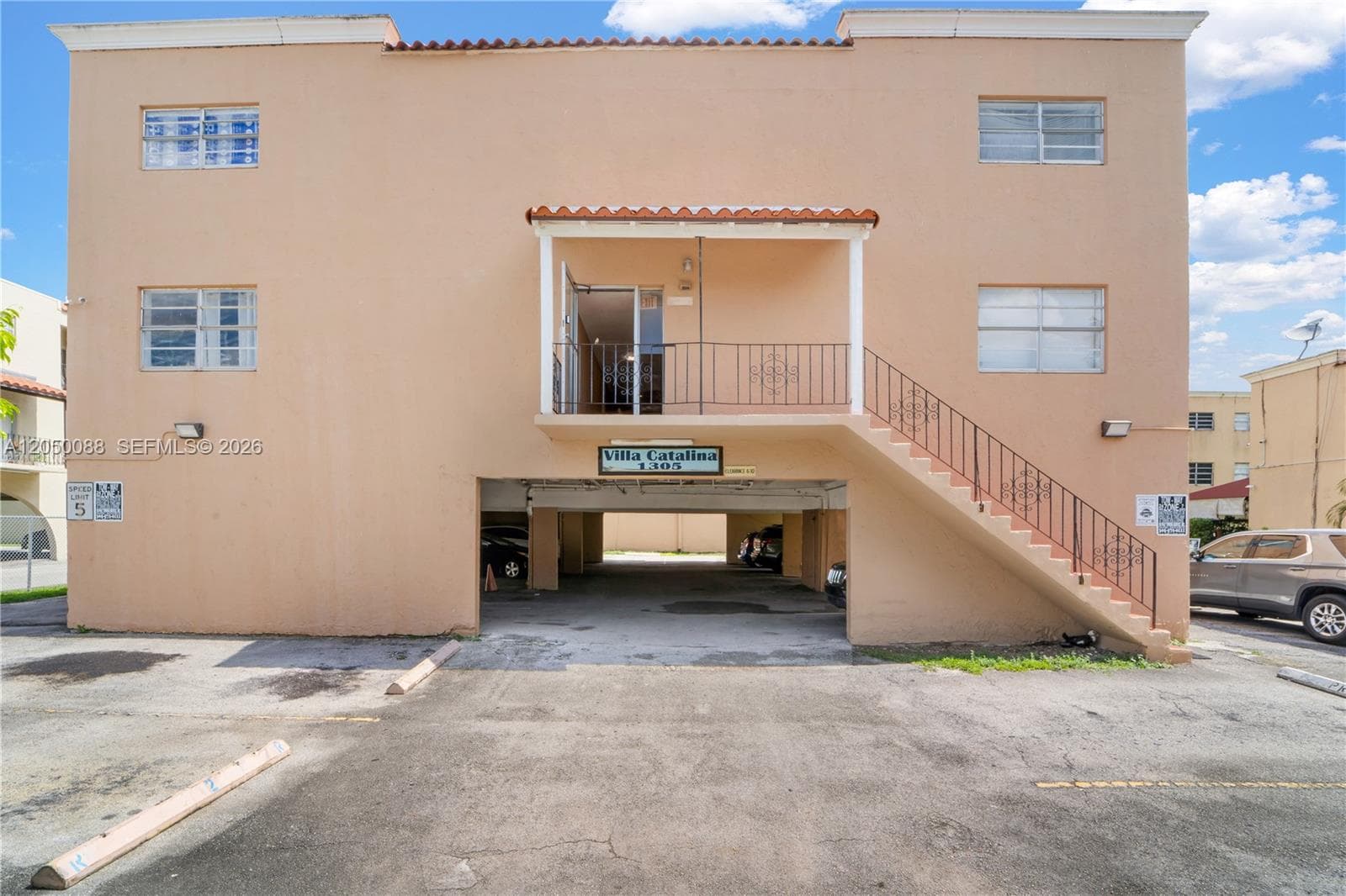 1305 W 53rd St # 420, Hialeah, FL 33012