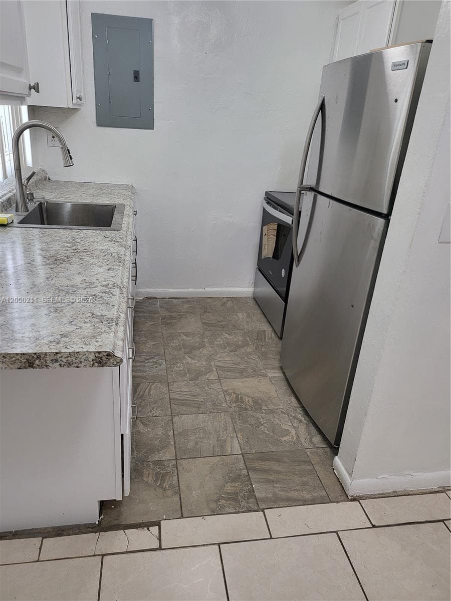 755 NW 84th St, Miami, FL 33150 photo 2