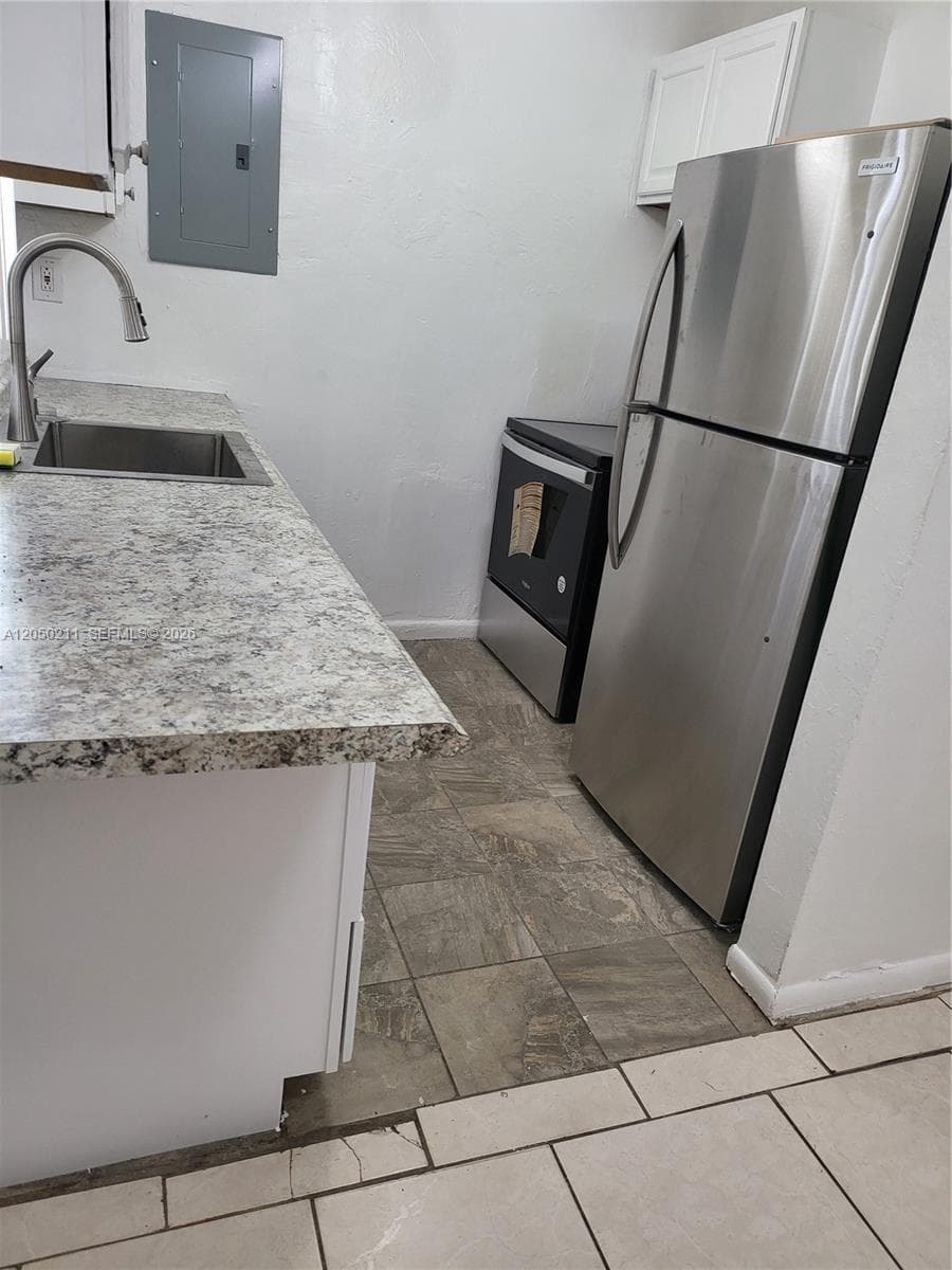 755 NW 84th St, Miami, FL 33150 photo 3